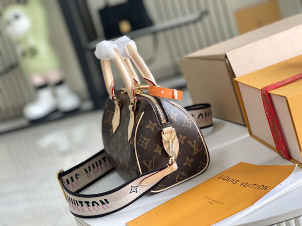 LOUIS VUITTON MONOGRAM SPEEDY 20 BAG - Image 3