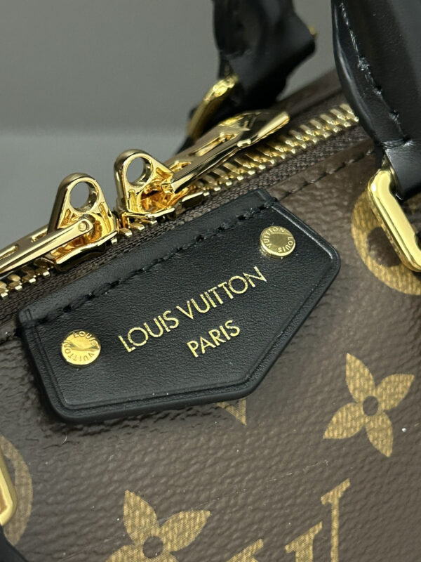LOUIS VUITTON PETITE MALLE SOUPLE - Image 5