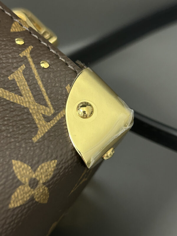 LOUIS VUITTON PETITE MALLE SOUPLE - Image 7