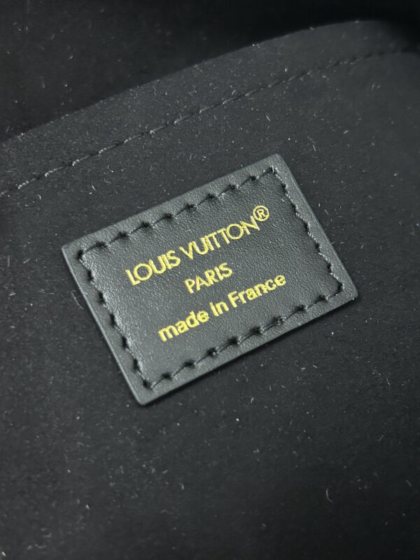 LOUIS VUITTON PETITE MALLE SOUPLE - Image 9