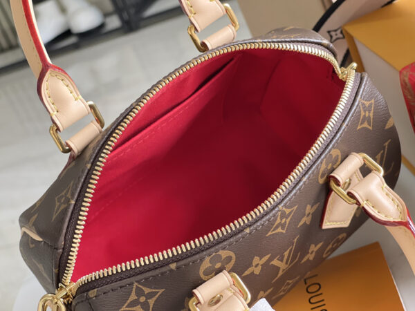 LOUIS VUITTON MONOGRAM SPEEDY 20 BAG - Image 9
